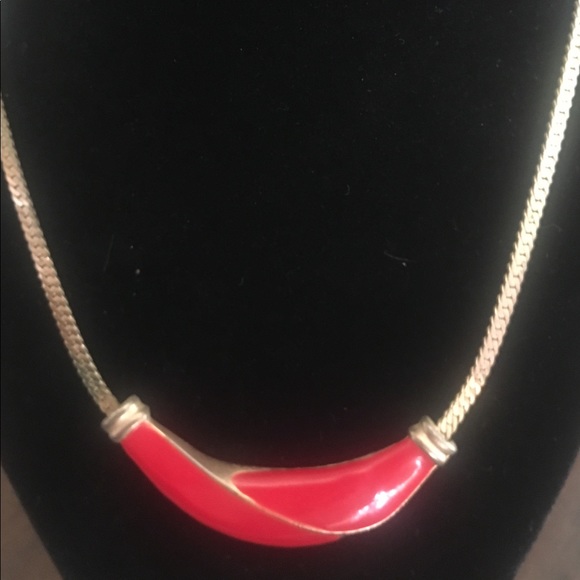 GLAM🔥Vintage Red Enamel Gold-toned Necklace - Picture 7 of 7
